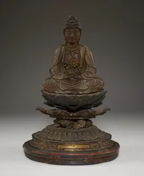 Zittende Miroku Bosatsu (polychroom hout met kristal, metaal en bladgoud)