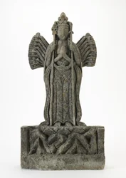 Beeldje (grof grijs steen)
