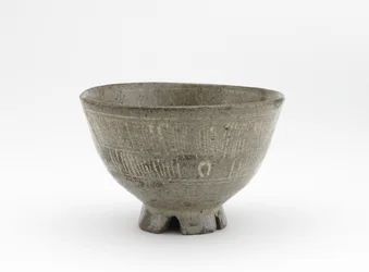 Theekom in mishima stijl, Karatsu aardewerk