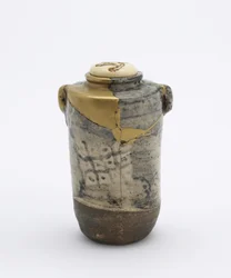 Theebus met twee lussen, in Oribe stijl, Kyoto, Kyoto-fu, Edo periode, late 17e of vroege 19e eeuw