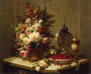 Stilleven met bloemen en frambozen
