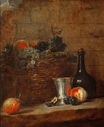 Fruitmand met druiven, een zilveren kelk en een fles, perziken, pruimen en een peer
