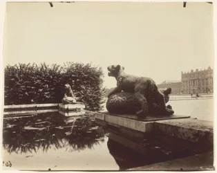 Versailles, Fontaine du Point du Jour, (Tigre Terrassant un Ours van Houzeau)