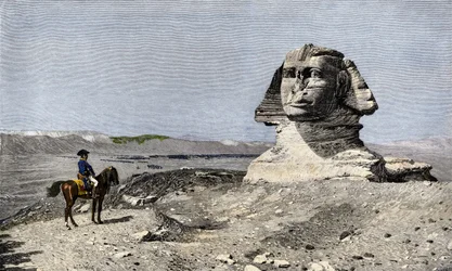 Campagne (Expeditie) van Egypte (1798-1801): Napoleon I Bonaparte (1769-1821) voor de Sfinx van Gizeh in Egypte