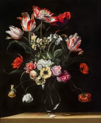 Tulpen, Narcissen, Anjers, Klaprozen, Anemonen en Andere Bloemen in een Glazen Vaas op een Houten Ledge, een van een paar, 17e eeuw