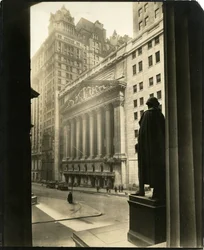 Broad St vanaf Treasury Building, New York, VS, ca. 1905-40