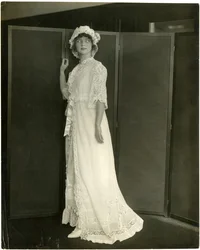 Franklin Suvoir ?, Zomernachthemd van marquisette en kant, ca. 1905-11