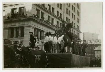 Historische parade float #31, Vernietiging van standbeeld van George III
