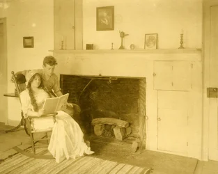 Malcolm Stewart Boylan en zijn moeder. Hij is een van de 9 belangrijke titel schrijvers van Hollywood, c.1905-17