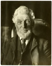 Mr Messenger, bijenman, ca. 1905-09