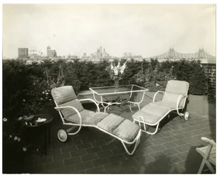 Mevr. Alice Woodward Rhinehardt, 400 E 52 St, New York, USA, ca. 1905-40