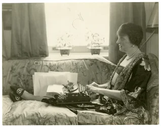 Mevrouw Emily Post, auteur van Etiquette, ca. 1926-28