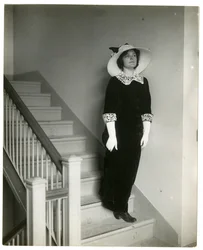 Juiste manier om de trap af te komen, c.1905-18