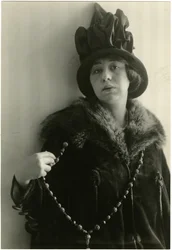 Zoë Akins, auteur van Déclassée, c.1905-40