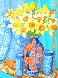Narcissen en tulpen in een Imani vaas; sinaasappels en textiel