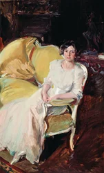 Clotilde zittend op de sofa