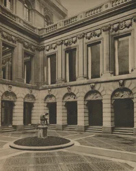 Binnenplaats van de Drapers Hall in Throgmorton Street, c1935