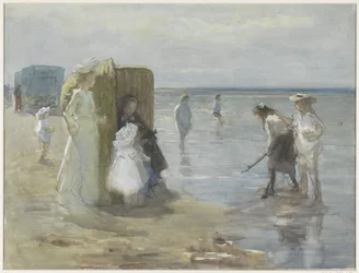 Gezicht langs de vloedlijn aan het Scheveningse strand, met twee dames en kinderen