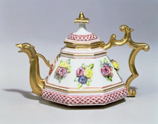 Achthoekige theepot van Meissen, ca. 1718, porselein