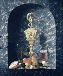 Stilleven met versierde beker, fruit en glazen in een stenen nis, 1682