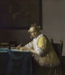 Een dame schrijft