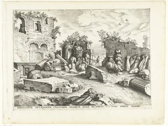 Tuin met brokstukken van antieke beelden