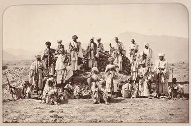 Afridi-piket bij Jumrood, Khyber en Rotass in de verte, ca. 1879