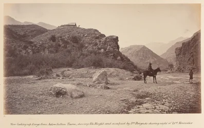 Uitzicht omhoog de kloof vanaf beneden Sultan Tarra, met Ali Musjid
