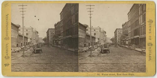 Stereograaf van uitzicht op Water Street kijkend naar het oosten vanaf State Street, Chicago, ca. 1870