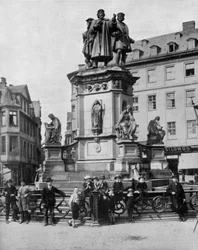 Monument ter nagedachtenis aan Gutenberg (v.1397-1468) Duitse uitvinder van de drukpers, Frankfurt