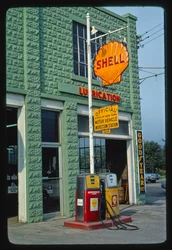 Shell Tankstation, Delaware Street, Walton, New York, VS