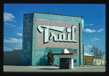 Trail Drive-In, Amarillo, Texas, VS
