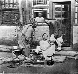 China, de brocanteur of de kunstliefhebber ca. 1870 (foto)