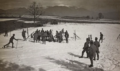 Album "Meine weltkriegs - Erinnerungen South-West Front (Karinthië, Italië, Zuid-Tirol) 31/03/1915-12/11/1918 - Josef Zohles Wenen": soldaten op ski