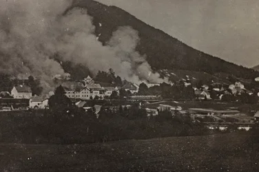 Album "Meine weltkriegs - Erinnerungen South-West Front (Karinthië, Italië, Zuid-Tirol) 31/03/1915-12/11/1918 - Josef Zohles Wien": bombardementen in Tarvisio