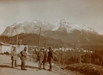 Album "Meine weltkriegs - Erinnerungen South-West Front (Karinthië, Italië, Zuid-Tirol) 31/03/1915-12/11/1918 - Josef Zohles Wien": Oostenrijkse soldaten in Italië