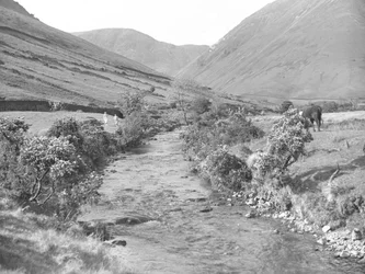 Een beek door het landschap van Wastwater