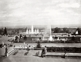 Het Crystal Palace in Londen: terrassen en fonteinen, c.1870