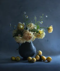 Donker bloemstilleven