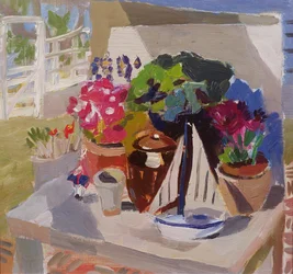 Bloemen, potten en jachten in de loggia
