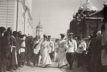 De Russische koninklijke familie bezoekt het Sarov-klooster, Rusland, 1903