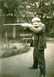 Auteur Alexander Ivanovich Kuprin (Alexandre Ivanovitch Kouprine) (1870-1938) in Gatchina.