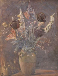 Aarden vaas met tulpen en andere bloemen