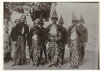 Javaanse mannen in uniform
