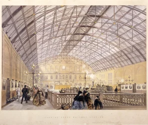 Interieur van Charing Cross Station met treinen en het ijzeren dak, Londen