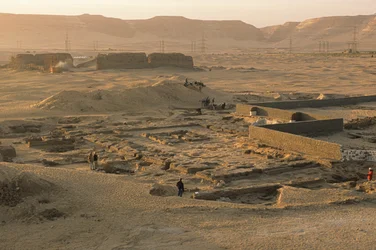 Abydos, Overzicht van de site van de 1e dynastie Farao Aha ceremonieel omheining, ca 2950 v.Chr.