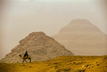 Saqqara; Teti-piramide; 6e Dynastie; Djoser-piramide (op de achtergrond); Egypte
