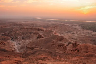 Zonsopgang boven de Vallei der Koningen, Gezien vanaf de top van el-Qurn, 2003