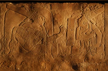 Tempel 19 troonbank, Palenque, Mexico, gravure van Akhal Mo Nab, 2005 (foto)