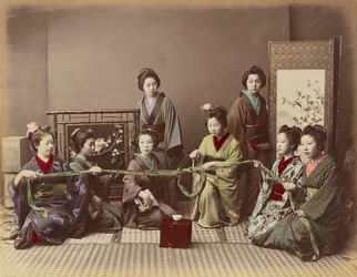(Konkonchiki) Japans Meisje dat een Spel Speelt, ca. 1880